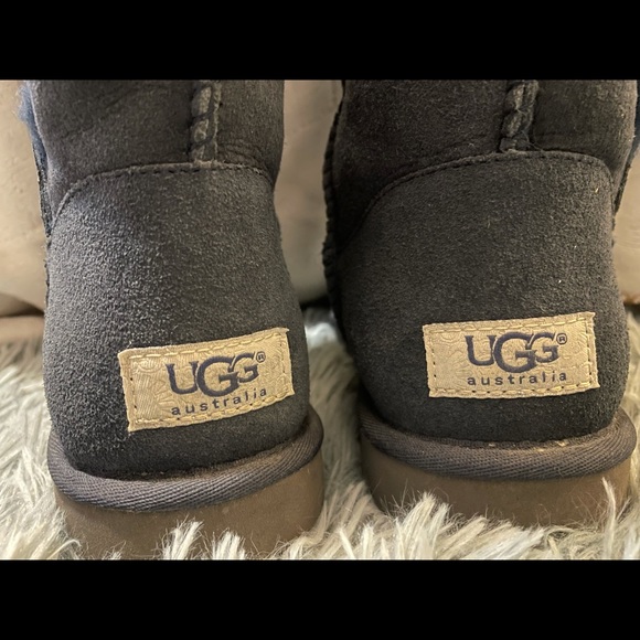 COPY - UGG boats only worn once - Picture 2 of 5